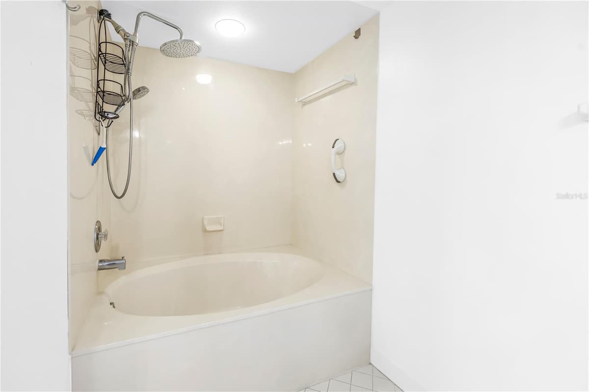 6001 BAHIA DEL MAR CIRCLE — photo 15 of 36