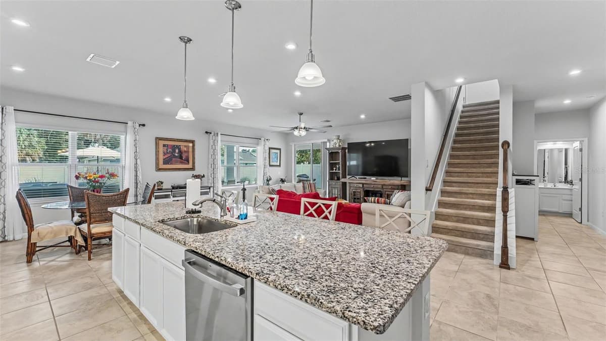 3205 LA SALLE STREET — photo 11 of 65