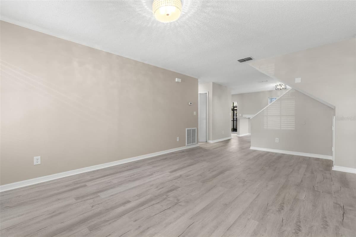 7508 WAKULLA DRIVE — photo 7 of 28