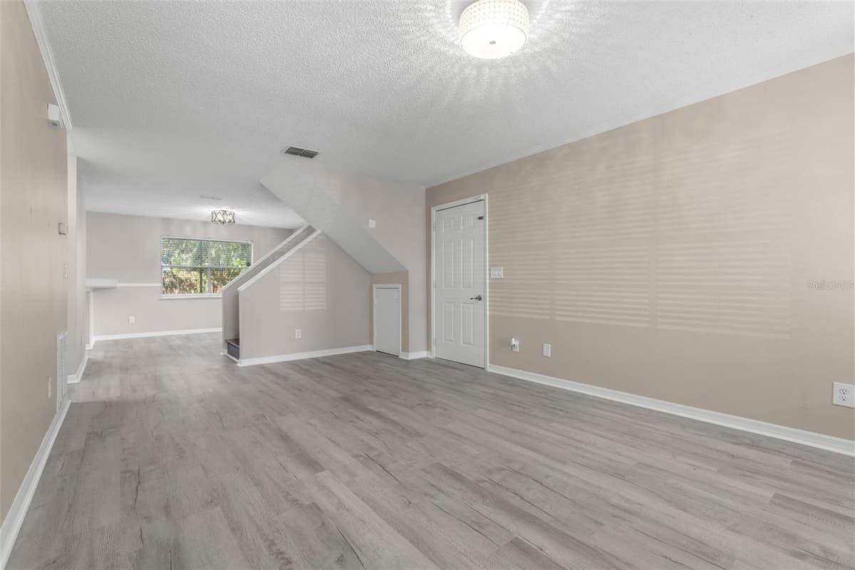 7508 WAKULLA DRIVE — photo 8 of 28