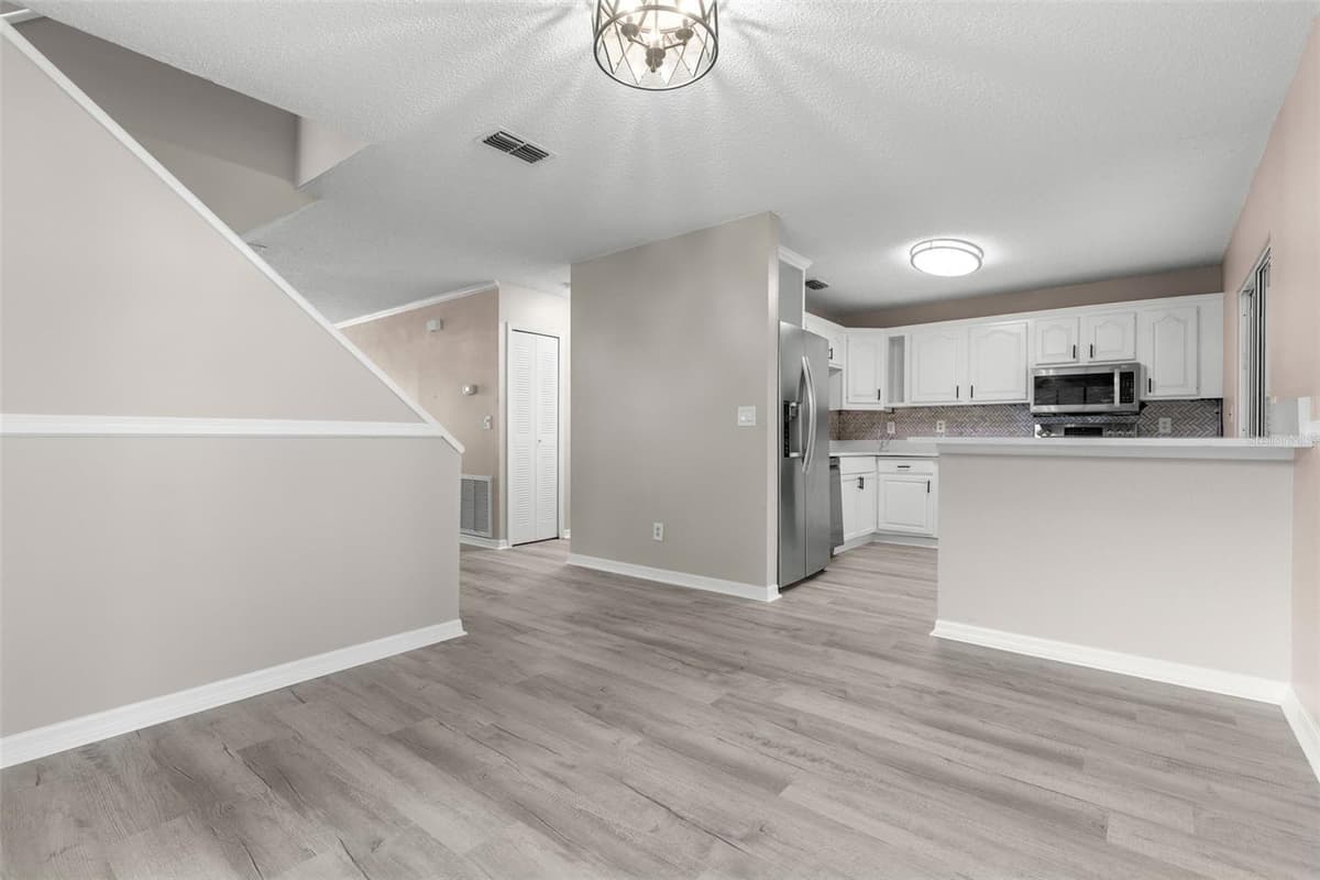 7508 WAKULLA DRIVE — photo 10 of 28