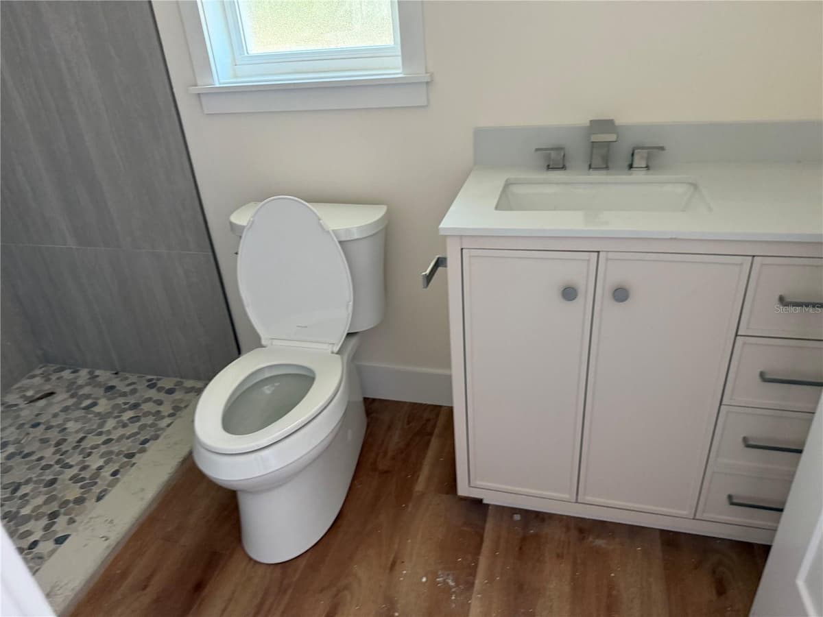 64 EMERSON DRIVE — photo 5 of 8