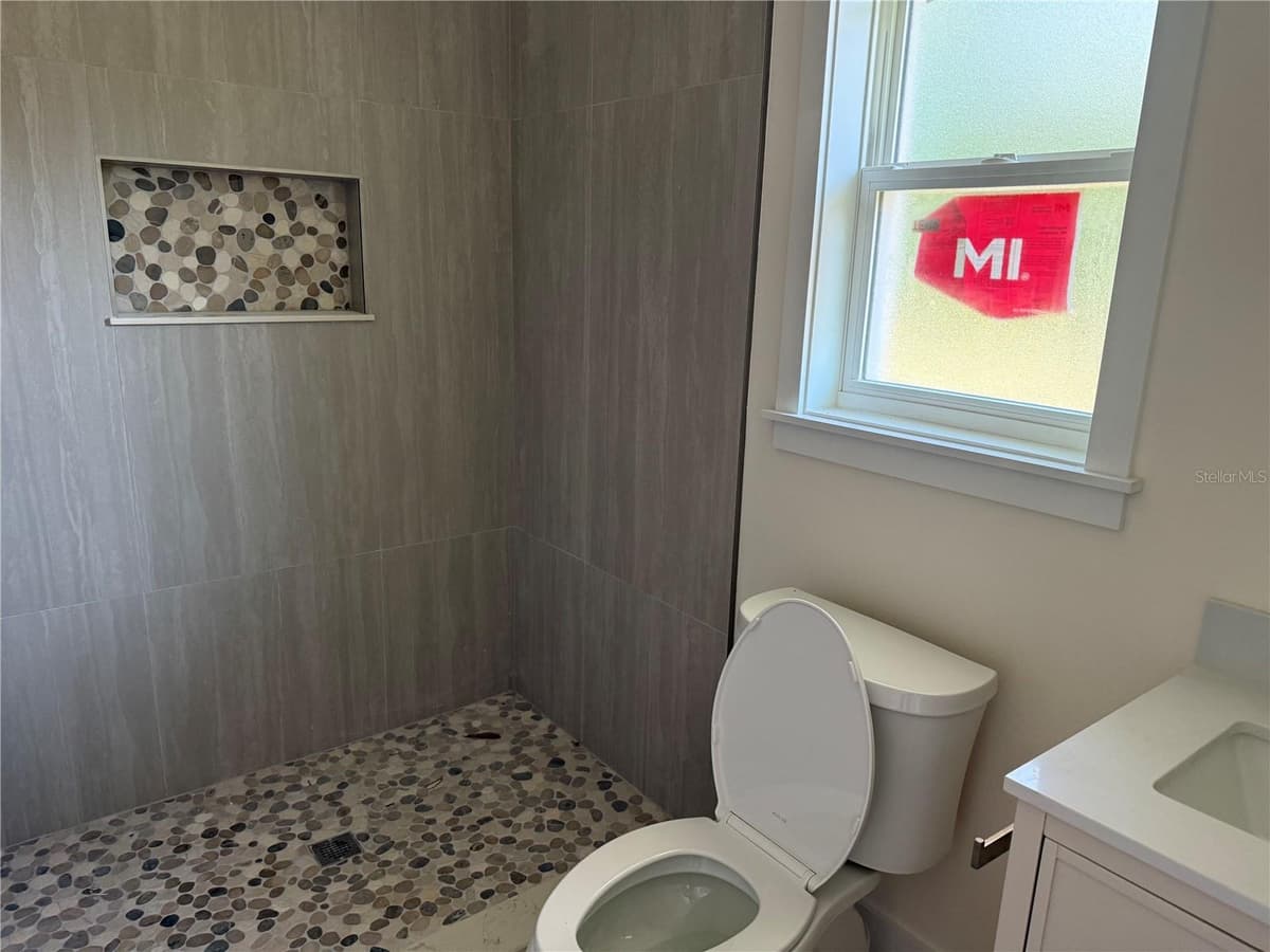 64 EMERSON DRIVE — photo 4 of 8