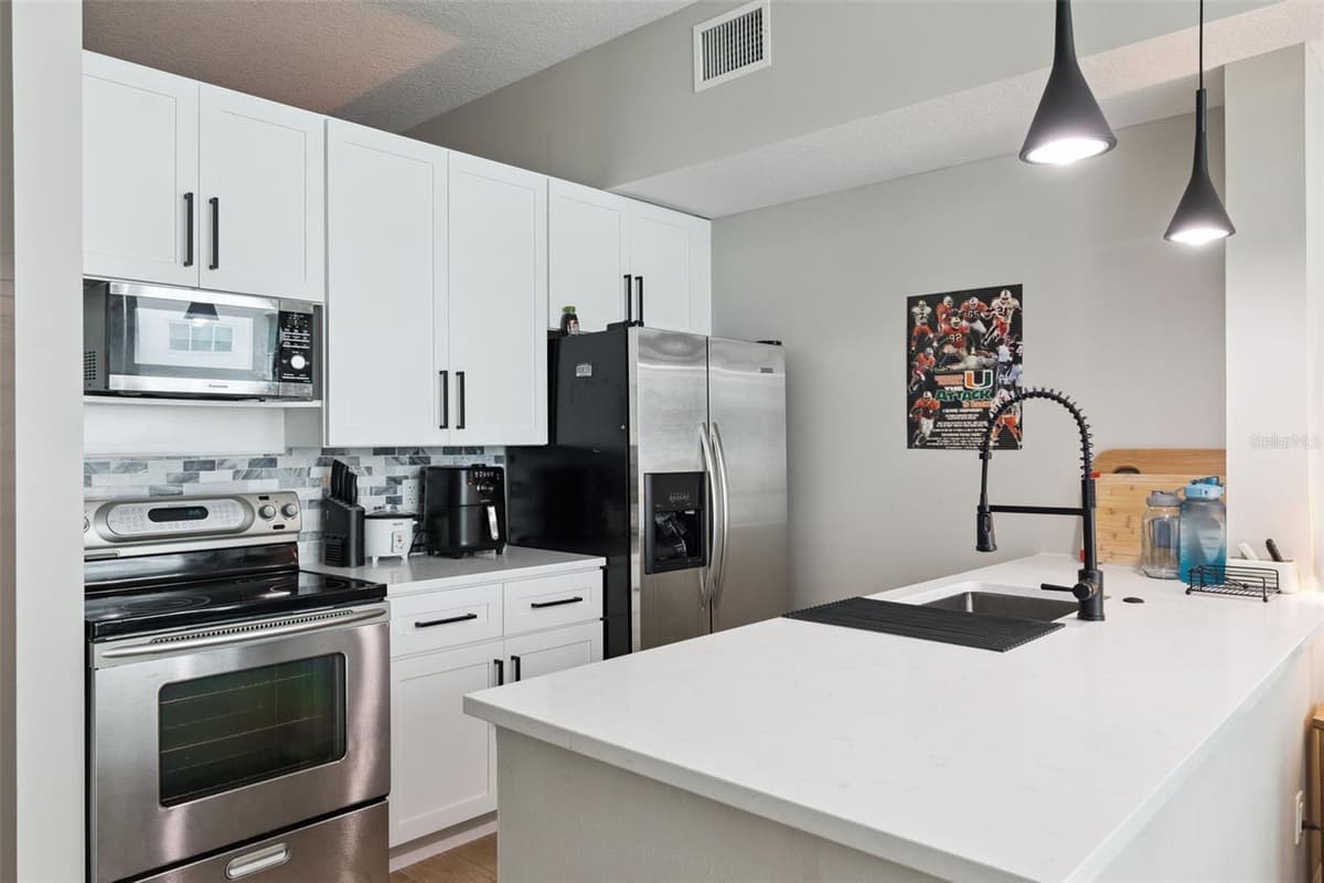 101 EOLA DRIVE — photo 6 of 20