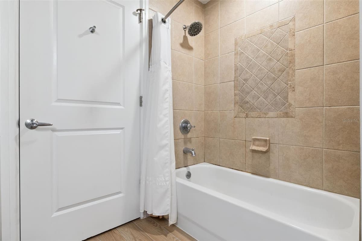 101 EOLA DRIVE — photo 16 of 20