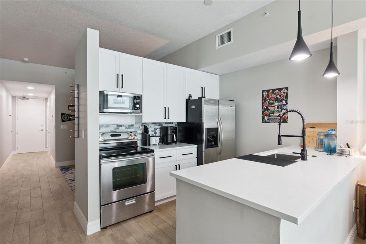 101 EOLA DRIVE — photo 5 of 20
