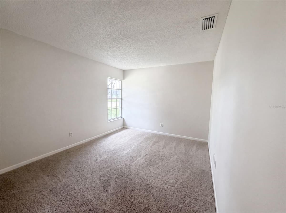 8613 COTTONWAY LANE — photo 9 of 17