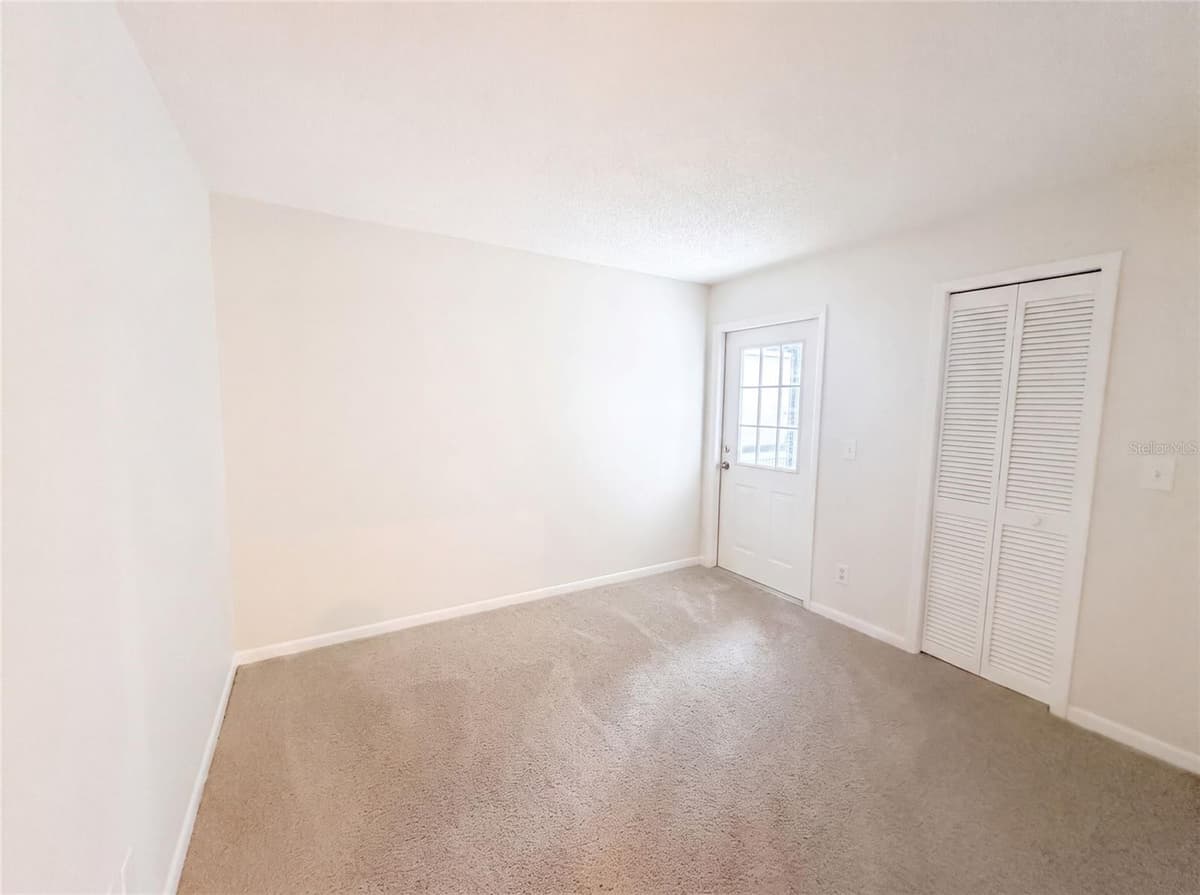 8613 COTTONWAY LANE — photo 4 of 17