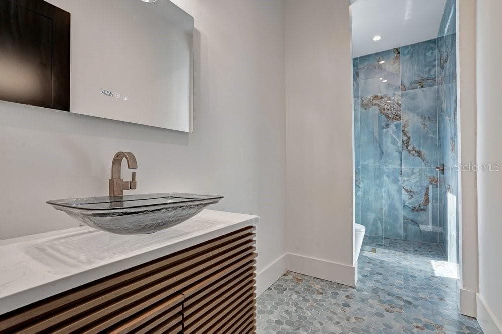 724 2ND AVENUE — photo 38 of 100