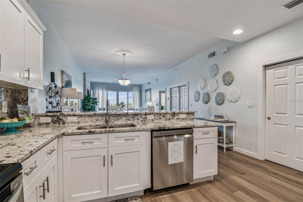 530 GULFVIEW BOULEVARD — photo 4 of 42