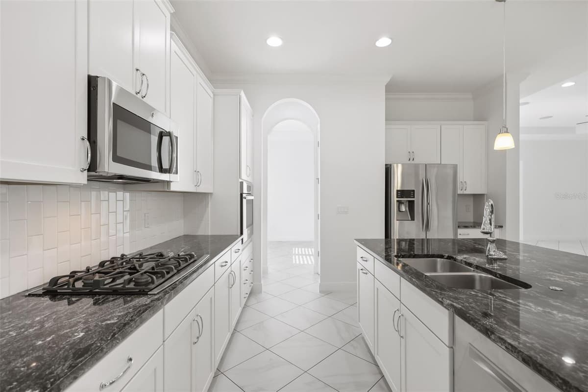 171 BIRCHMONT DRIVE — photo 15 of 52