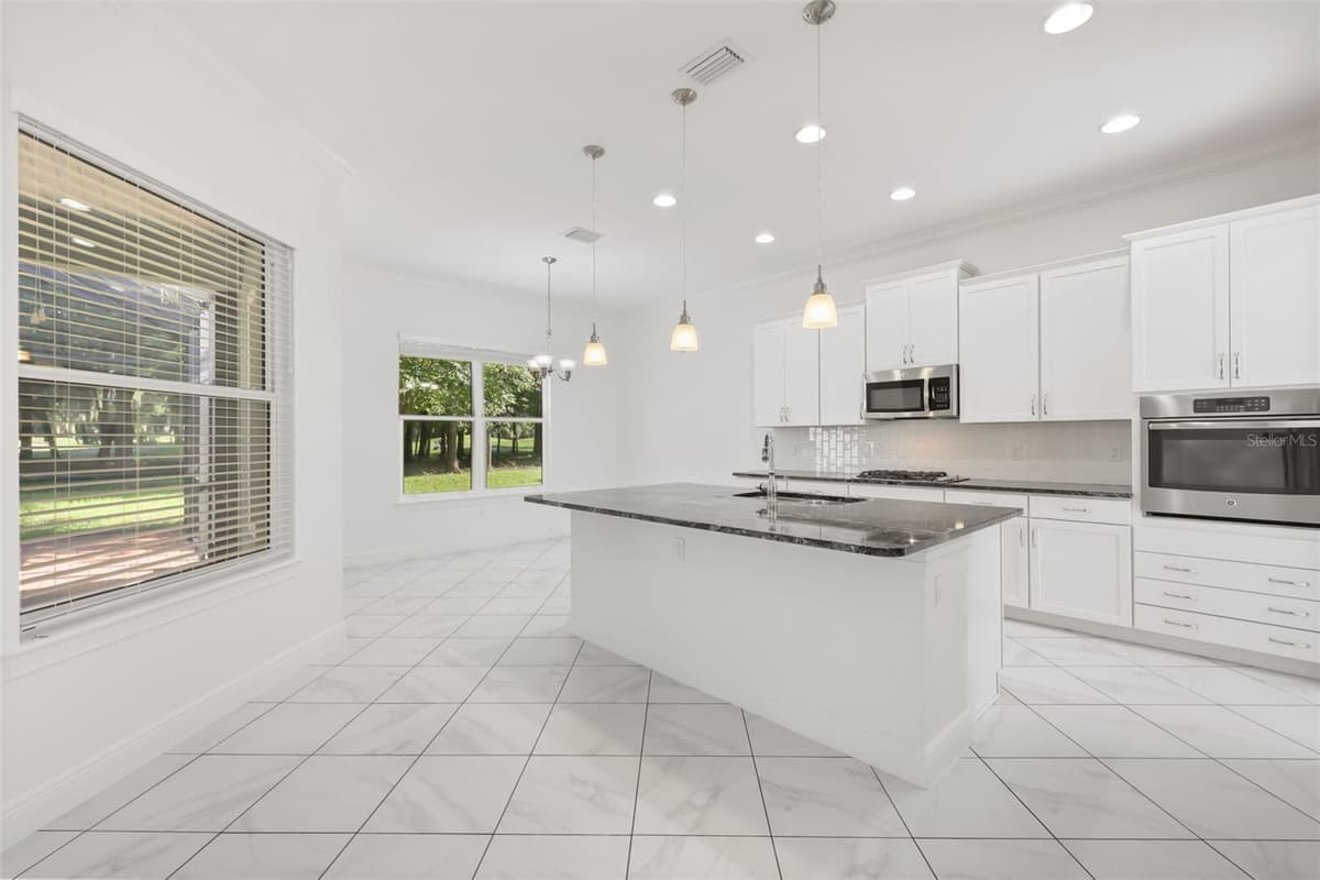 171 BIRCHMONT DRIVE — photo 18 of 52