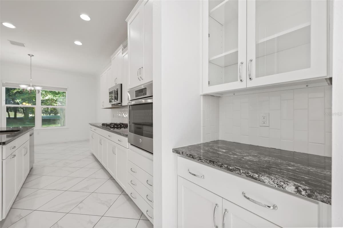 171 BIRCHMONT DRIVE — photo 12 of 52