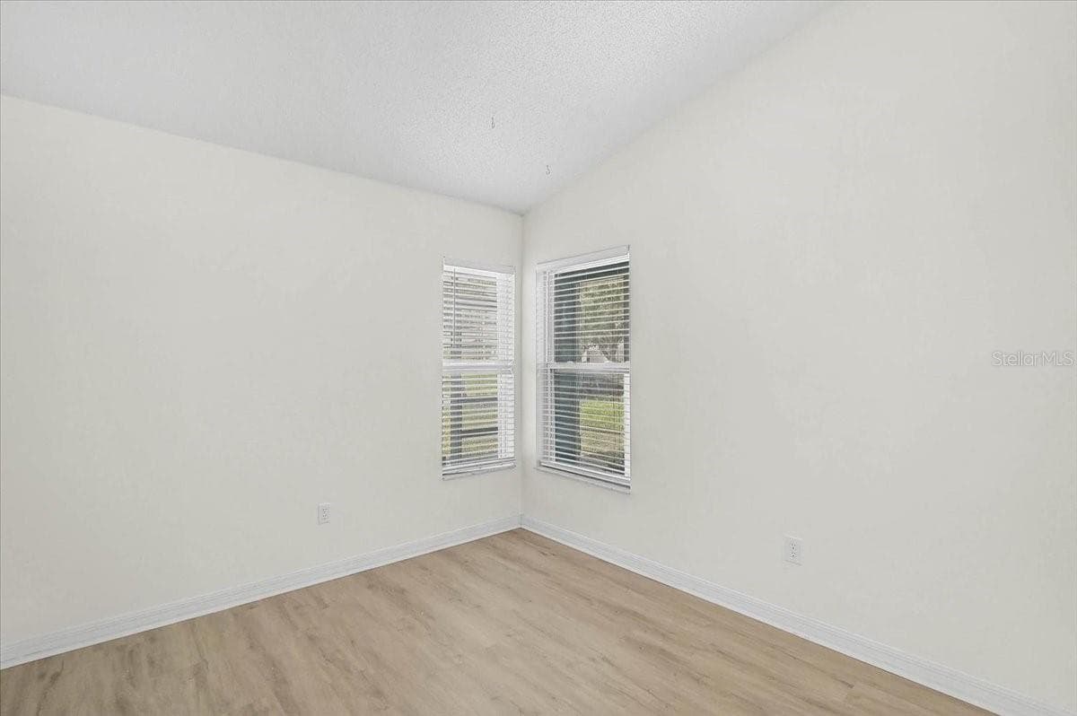 13616 LARAWAY DRIVE — photo 16 of 27