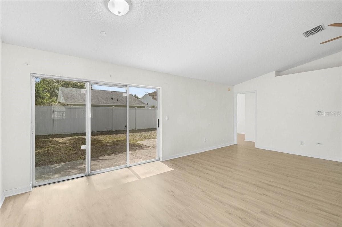 13616 LARAWAY DRIVE — photo 12 of 27