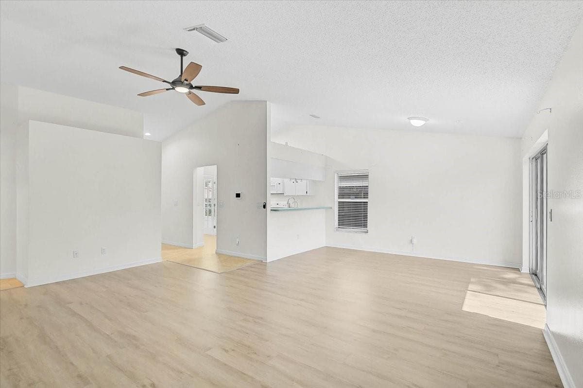 13616 LARAWAY DRIVE — photo 9 of 27