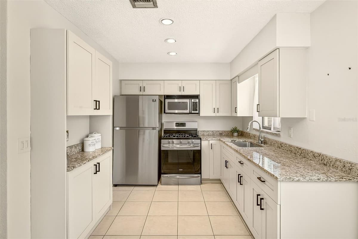 929 BRITTON STREET — photo 11 of 39