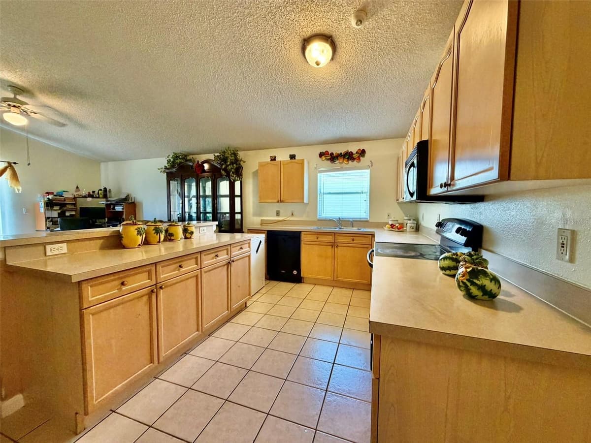 2319 LILY PAD LANE — photo 10 of 36