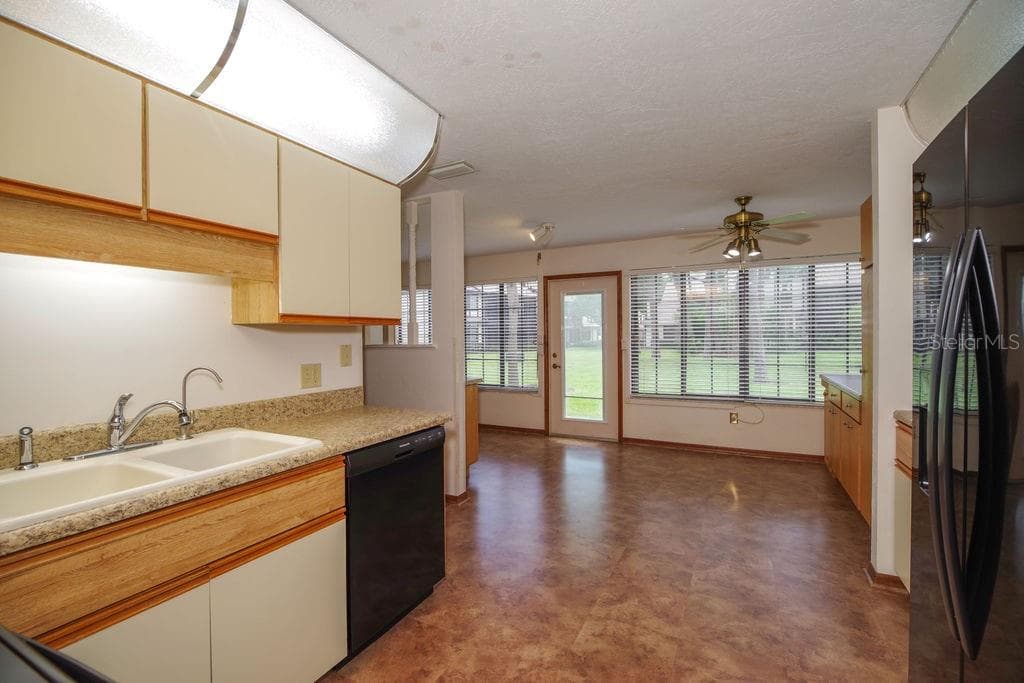 630 GREENWOOD MANOR CIRCLE — photo 15 of 46