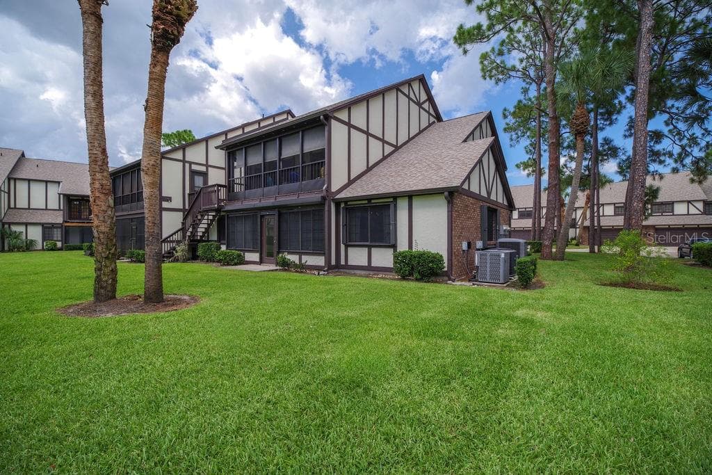 630 GREENWOOD MANOR CIRCLE — photo 4 of 46