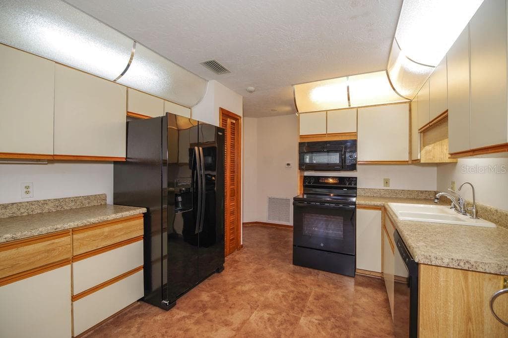 630 GREENWOOD MANOR CIRCLE — photo 13 of 46
