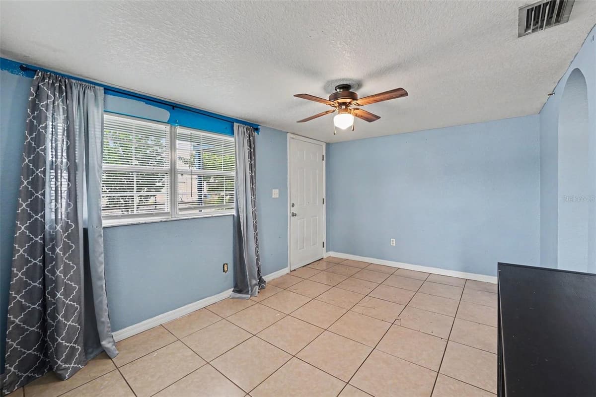 406 PHOSPHATE BOULEVARD — photo 3 of 26