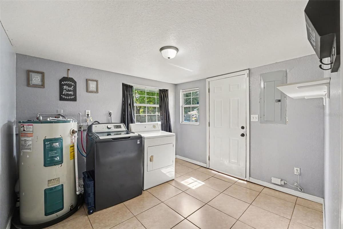 406 PHOSPHATE BOULEVARD — photo 19 of 26