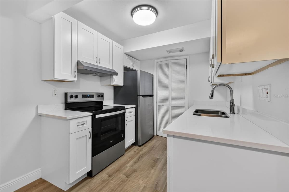 9005 PEBBLE CREEK DRIVE — photo 8 of 26