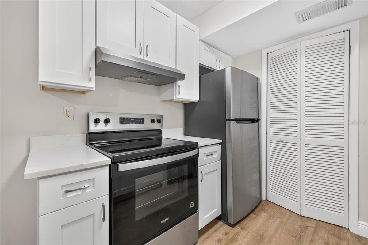 9005 PEBBLE CREEK DRIVE — photo 11 of 26