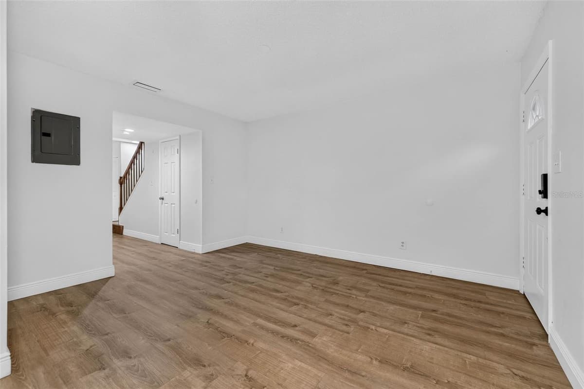 9005 PEBBLE CREEK DRIVE — photo 3 of 26