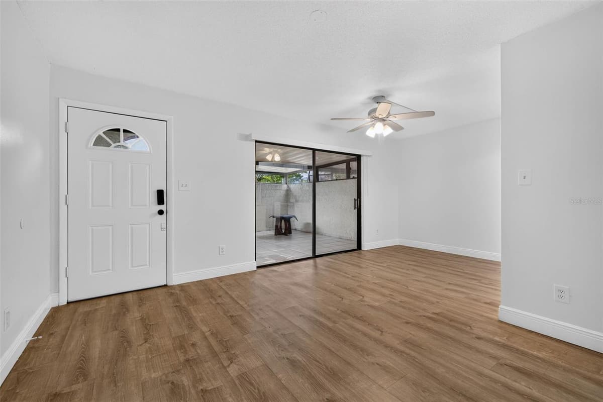 9005 PEBBLE CREEK DRIVE — photo 5 of 26