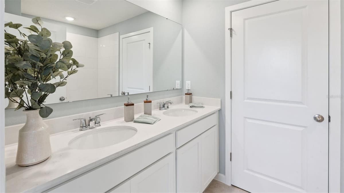 1004 PINEWOOD STREET — photo 9 of 15
