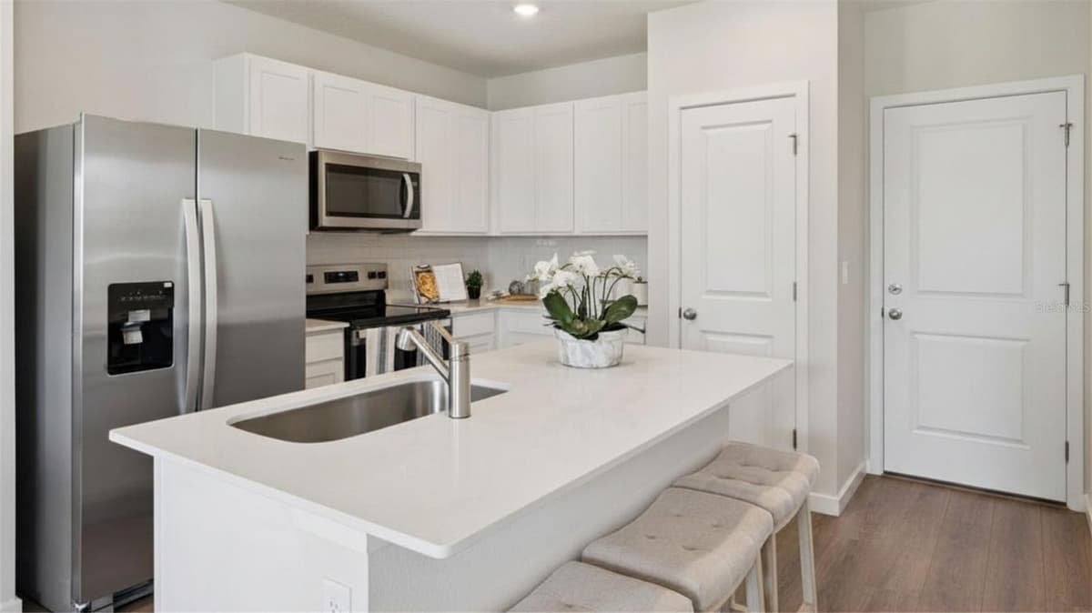 1004 PINEWOOD STREET — photo 5 of 15