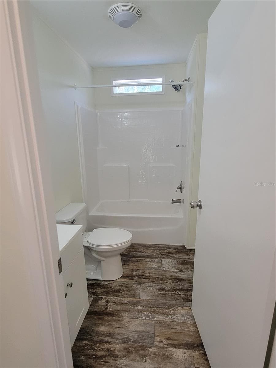 2435 MYER AVENUE — photo 8 of 8