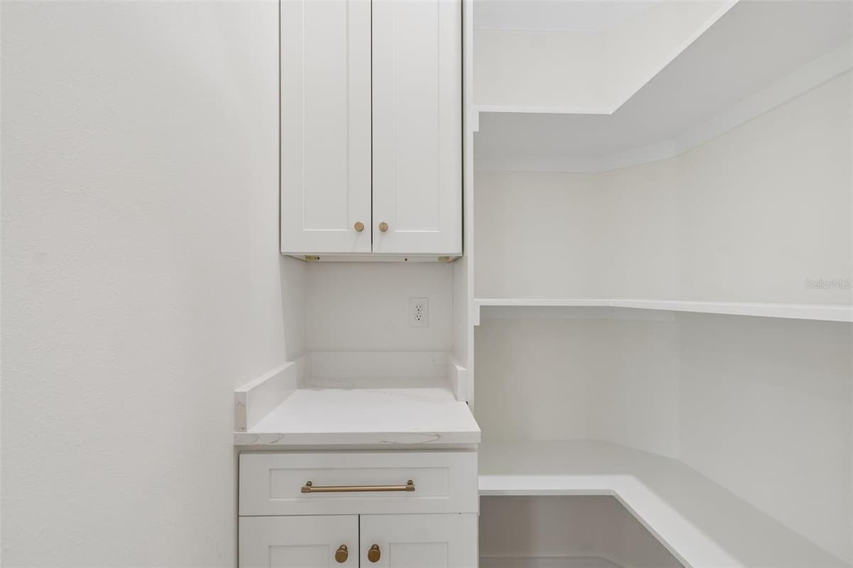 2277 SIMONTON AVENUE — photo 13 of 70
