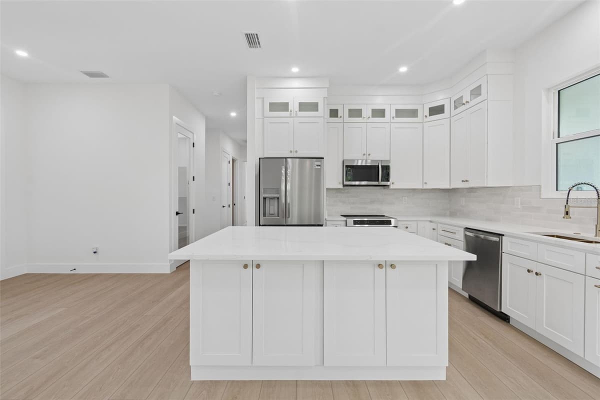 2277 SIMONTON AVENUE — photo 10 of 70