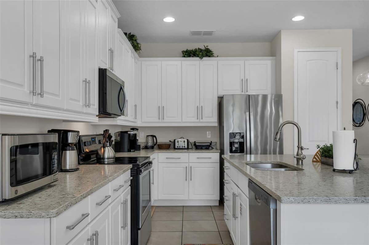 7685 FAIRFAX DRIVE — photo 9 of 52