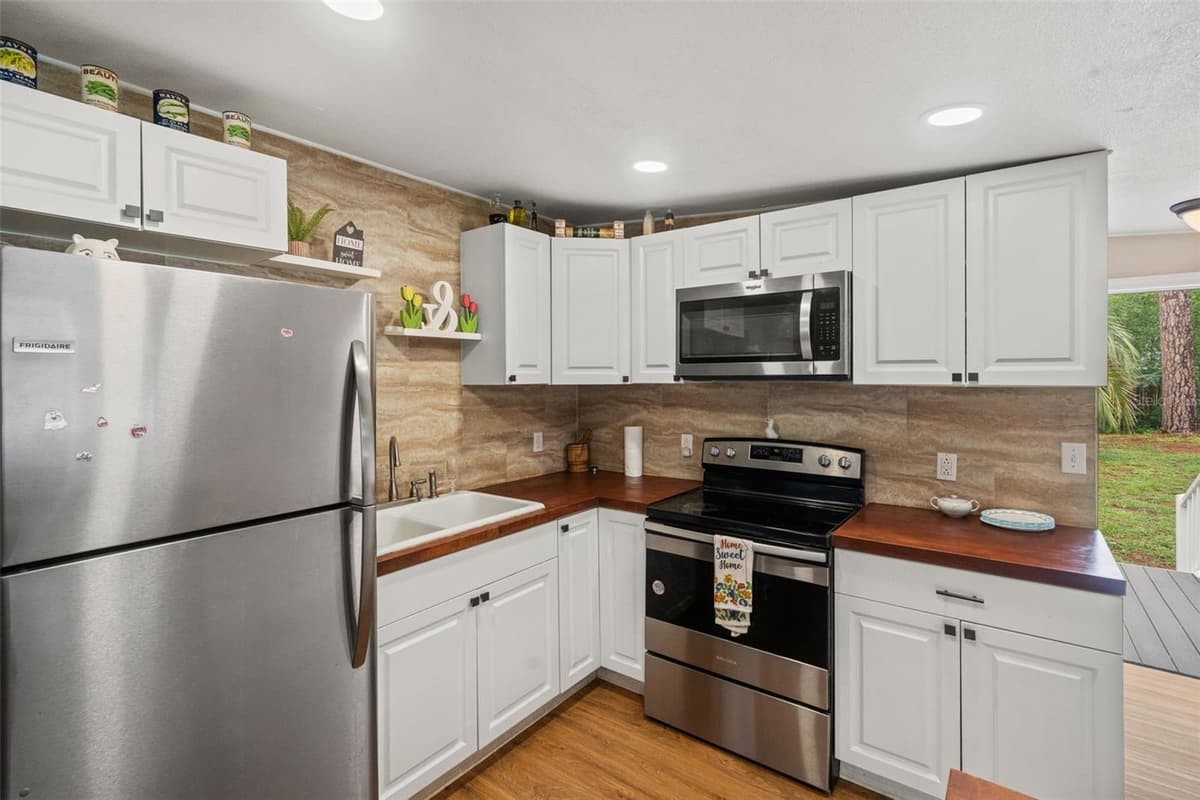 237 MONROE AVENUE — photo 12 of 35