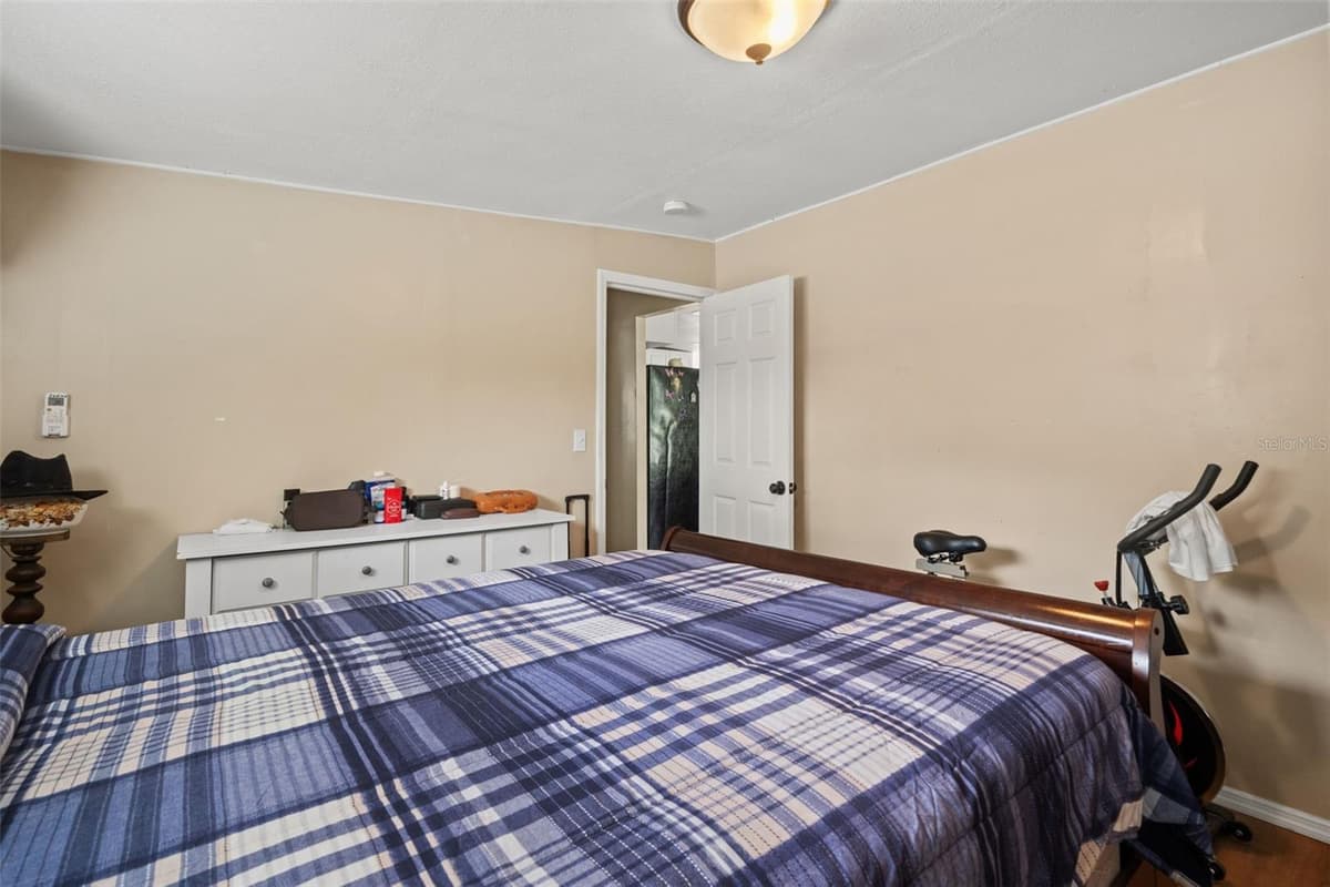 237 MONROE AVENUE — photo 13 of 35