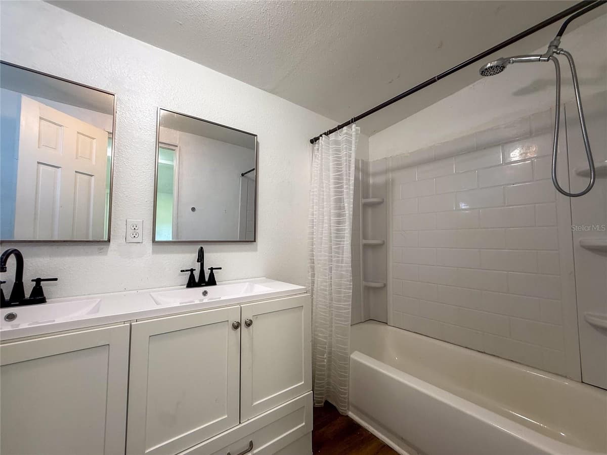 18920 3RD AVENUE — photo 12 of 20
