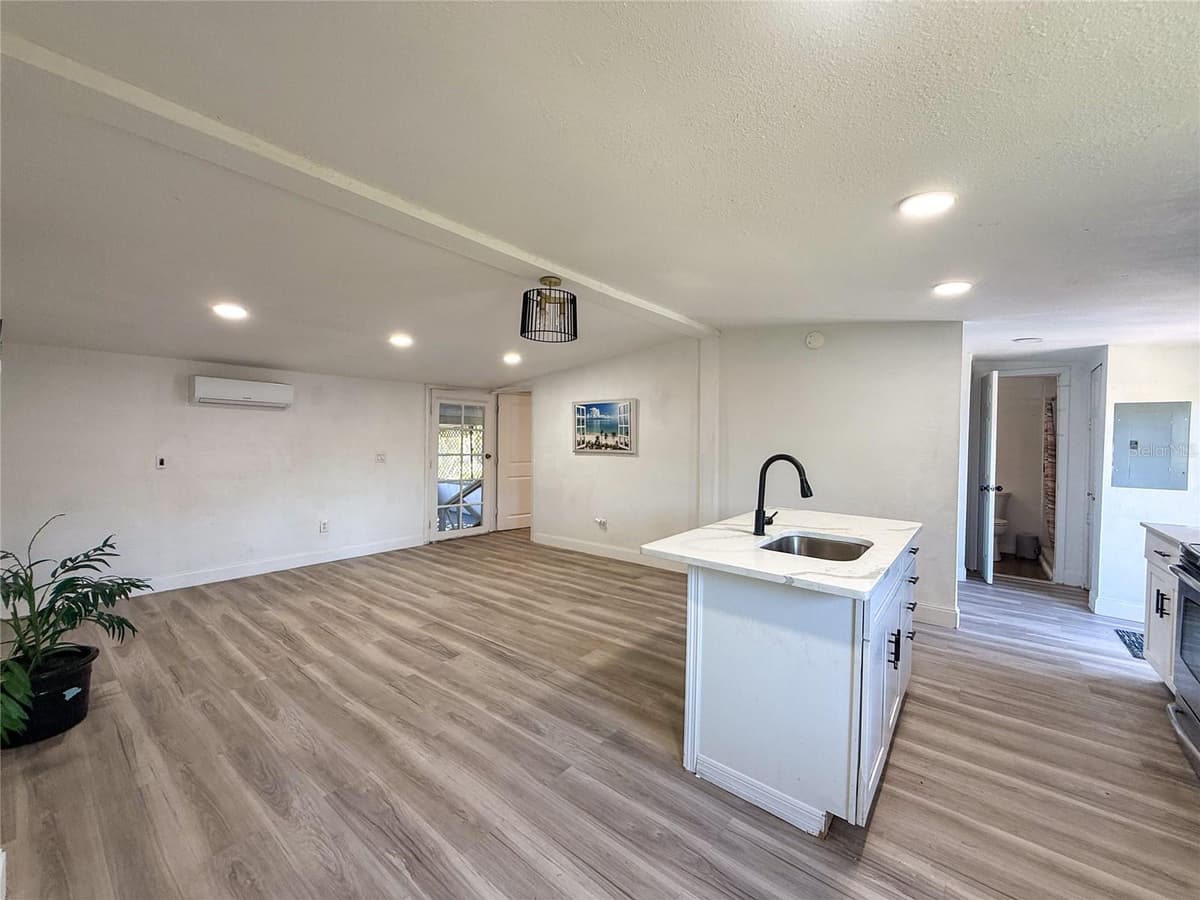 18920 3RD AVENUE — photo 9 of 20