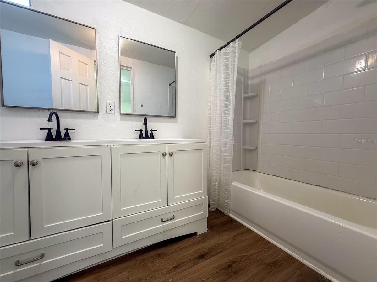 18920 3RD AVENUE — photo 13 of 20