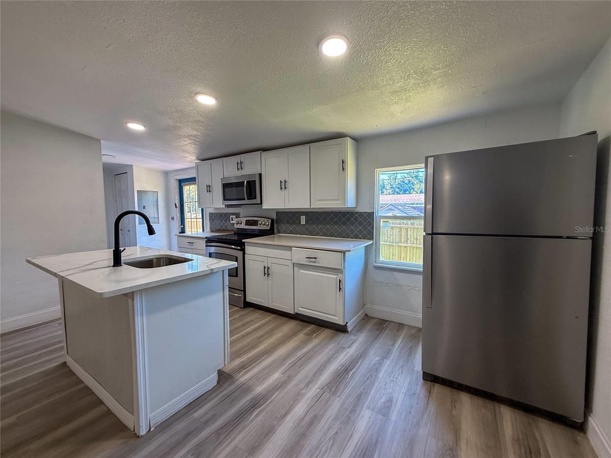 18920 3RD AVENUE — photo 8 of 20