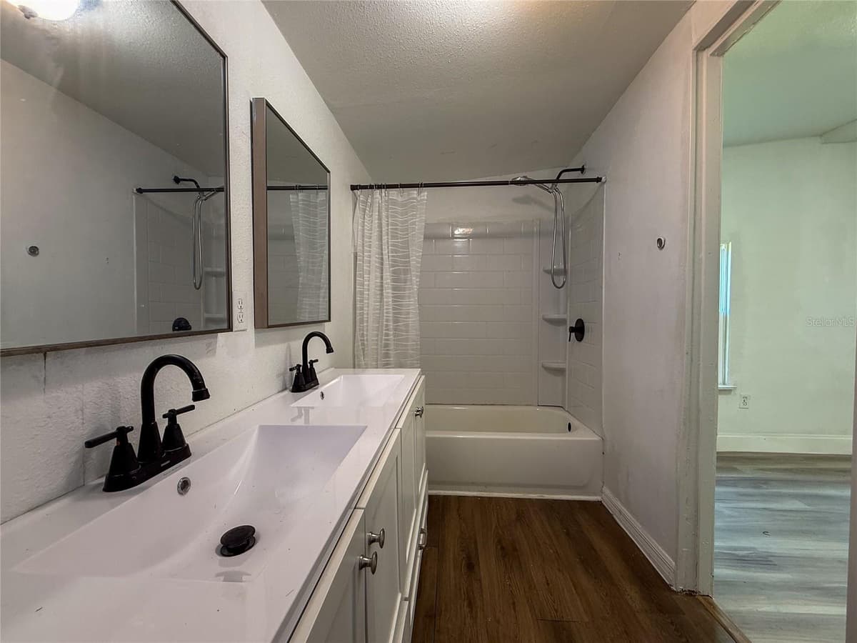18920 3RD AVENUE — photo 14 of 20