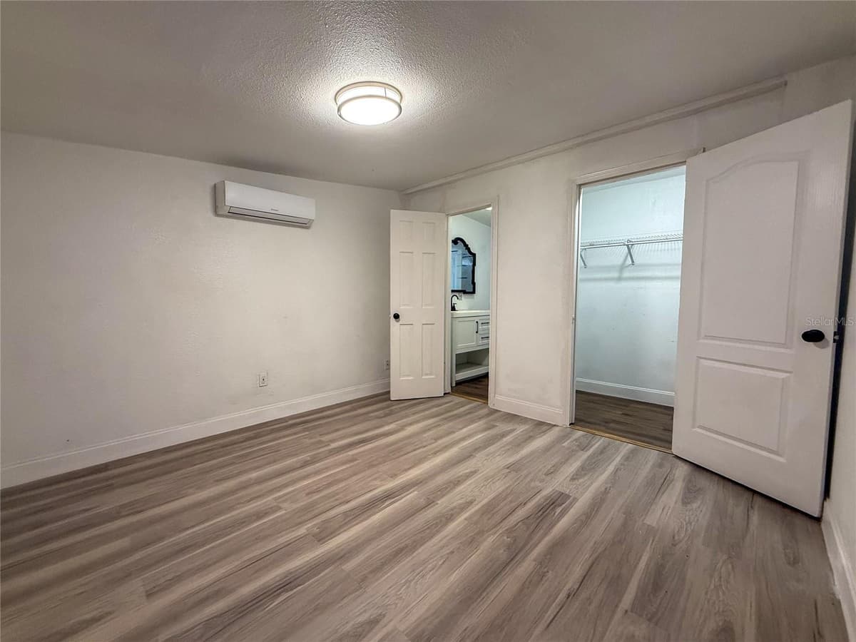 18920 3RD AVENUE — photo 16 of 20