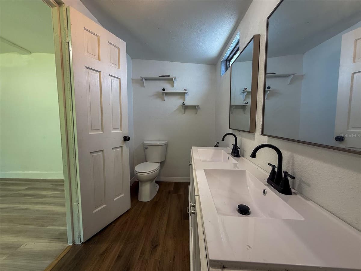 18920 3RD AVENUE — photo 15 of 20