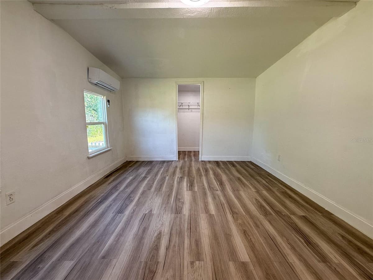 18920 3RD AVENUE — photo 11 of 20