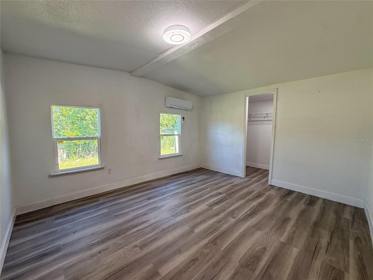 18920 3RD AVENUE — photo 10 of 20