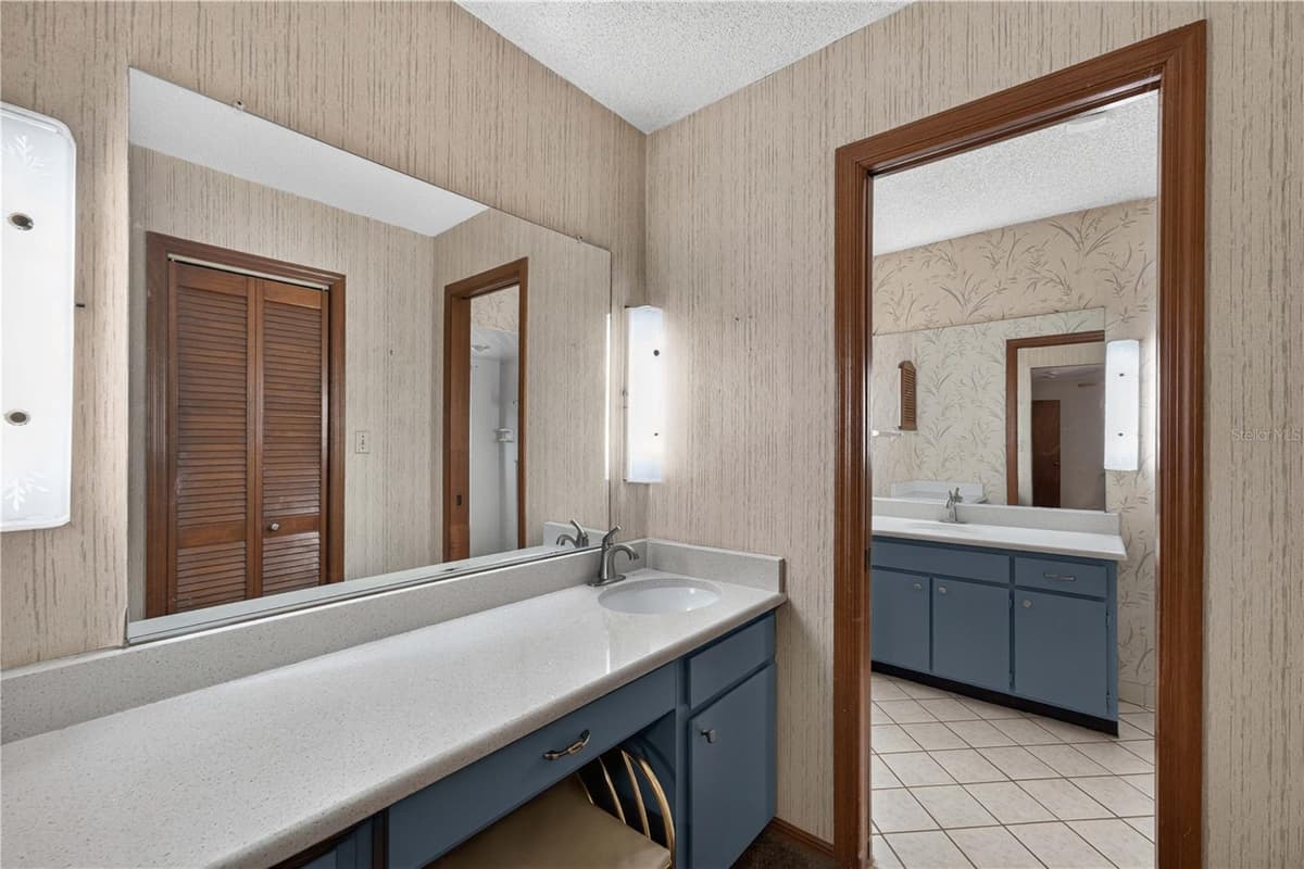 3385 WOODBERRY COURT — photo 14 of 49