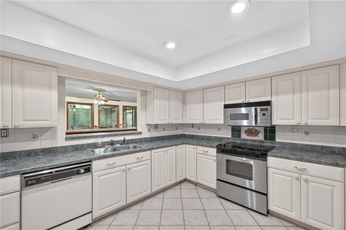 3385 WOODBERRY COURT — photo 6 of 49